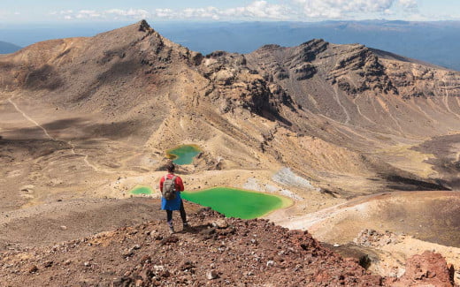 A view of the Emerald Lakes Tongariro Alpine Crossing