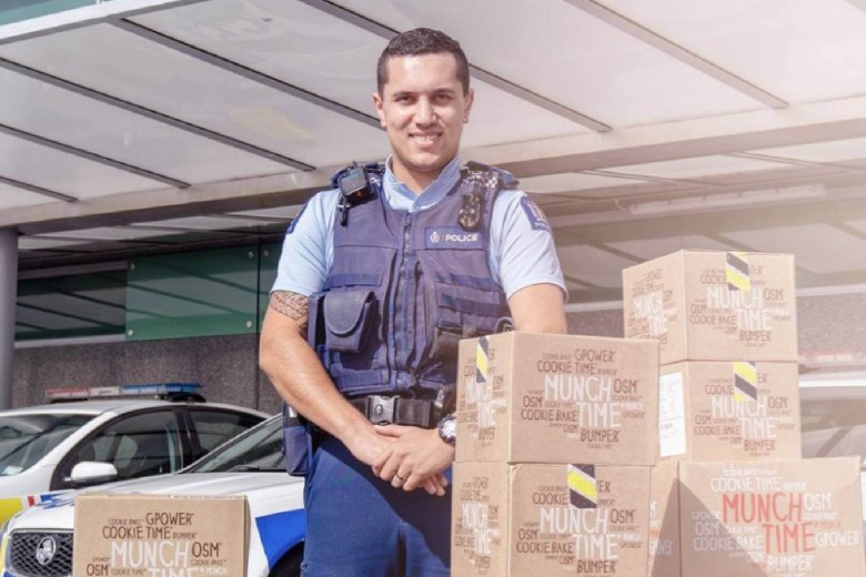 NZ Police receiving cookies, NZ