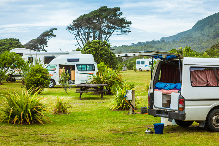 ニュージーランドのユニークな宿に泊まる - キャンピングカーで旅する人向けの「ホリデーパーク」